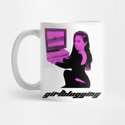 Kali Uchis On The Computer Y2K Girlblogger Mug Official Haikyuu Merch